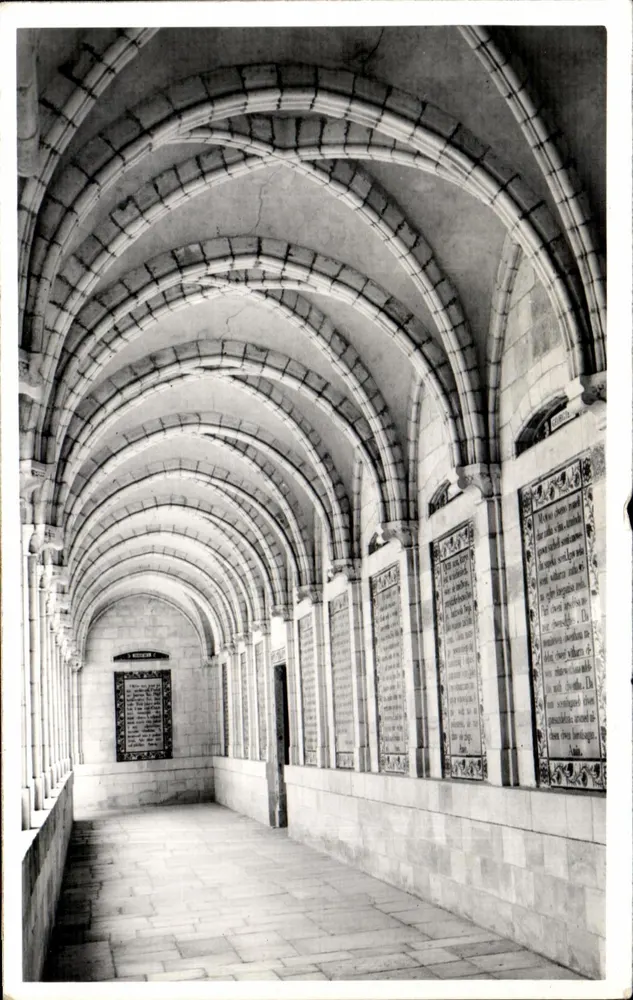 Corredor da abadia de Sainte-Croix — vista interior — editor desconhecido - Frente