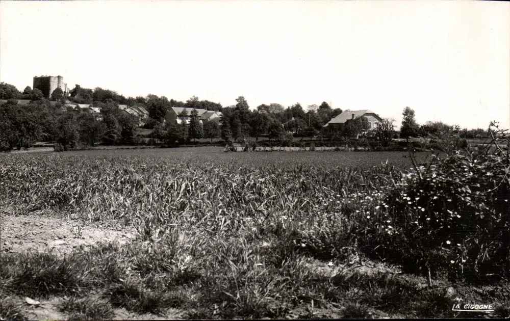 Das Schloss mit dem Dorf Grand-Montaigut — Verlag LA CIGOGNE, n°5 - Vorderseite