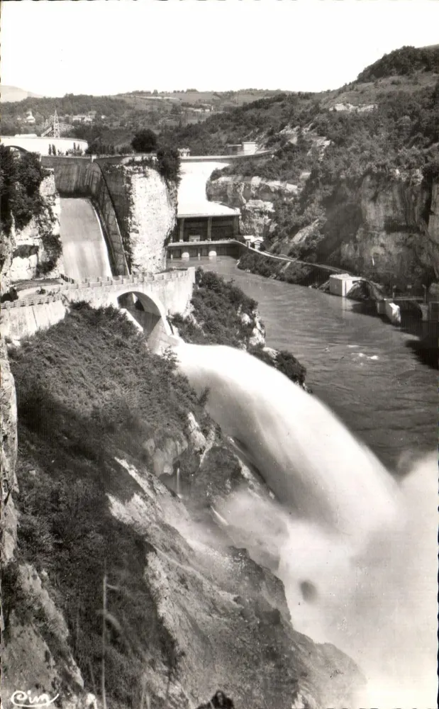 Staudamm von Génissiat — Allgemeiner Blick - Spillway-Kanal und Doucine — Druckerei Combiér - Vorderseite