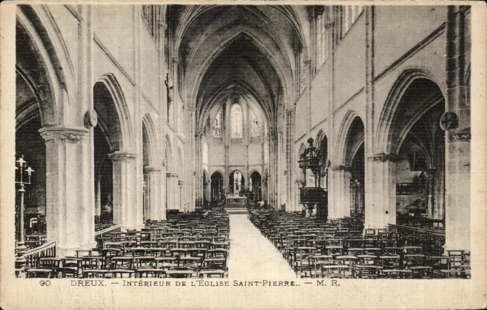 Dreux — Interior da Igreja de São Pedro — M. R. - Frente