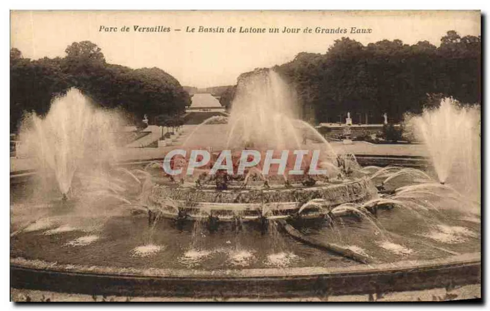 Schlosspark Versailles — Der Bassin de Latone an einem Tag der großen Wasserfontänen - Vorderseite