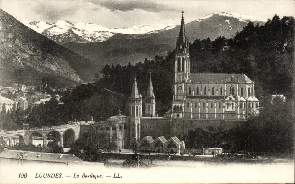 Lourdes — A Basílica — LL. — N° 196 - Frente