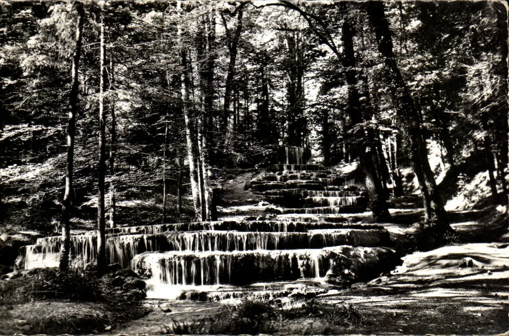 Versteinerte Wasserfall des Étui — Die malerische Hohe Marne — Ventillard Verlag - Vorderseite