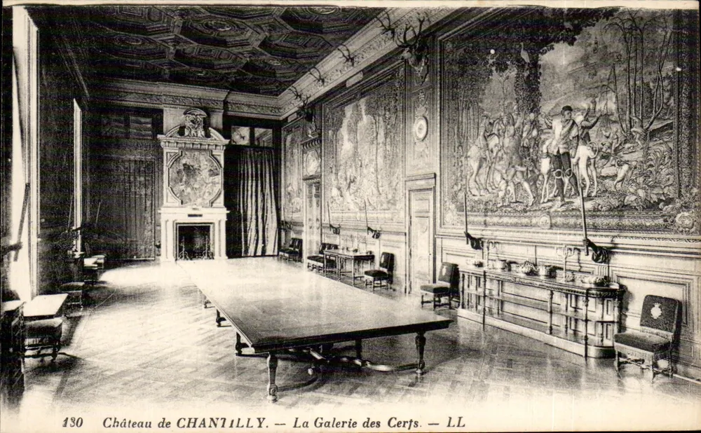 Schloss CHANTILLY — Die Hirschgalerie — LL - Vorderseite