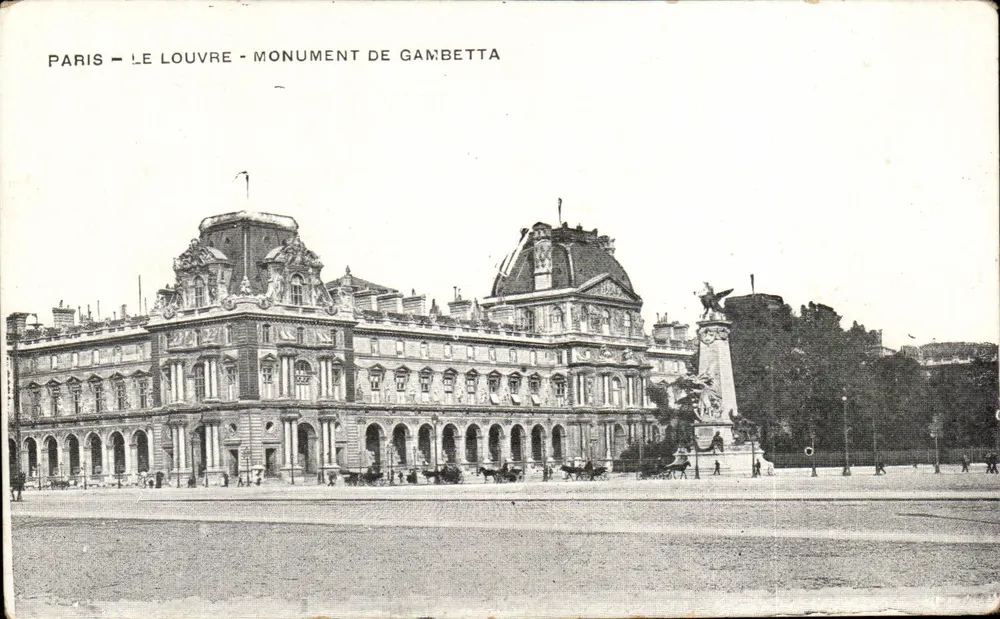 Paris — O Louvre — Monument de Gambetta - Frente