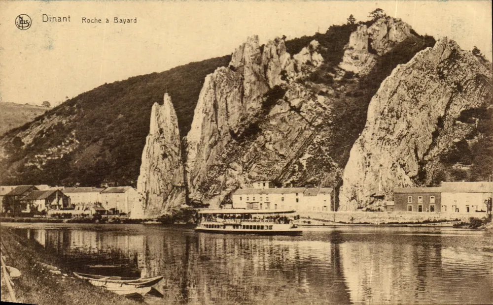 Dinant Roche à Bayard — vista do rio com barco e falésia — editor N. Thill, série 58, n° 36 - Frente