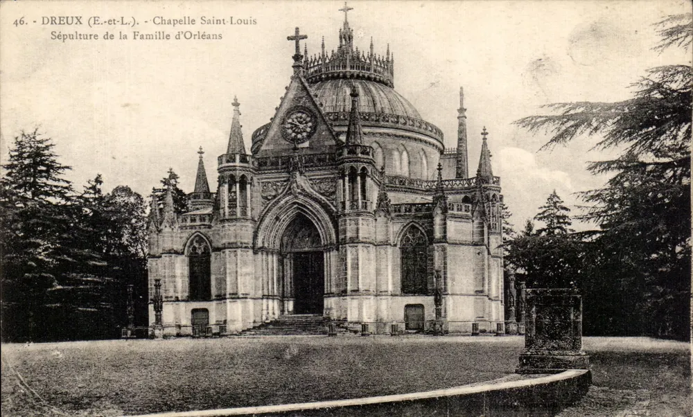 Dreux (E-et-L.) - Capela São Luís — Sepultura da Família de Orleães - Frente