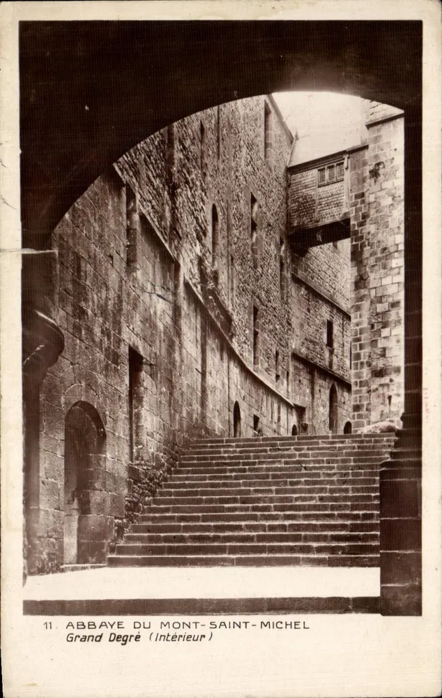 Abbaye du Mont-Saint-Michel — Grand Degré (Intérieur) — Édition des Monuments Historiques, n°11 - Recto