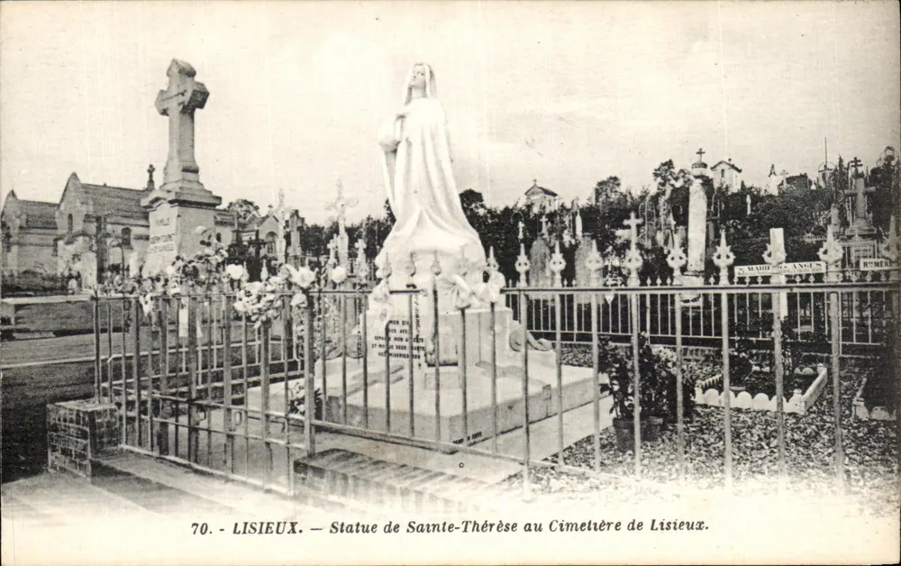 Lisieux — Statue der heiligen Thérèse im Friedhof von Lisieux — Verlag nicht sichtbar, Seriennummer 70 - Vorderseite