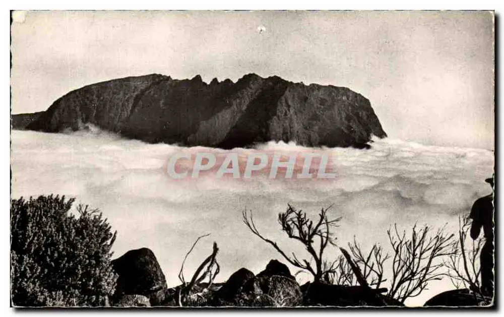 Ile de la Réunion — Der Piton des Neiges (3069 m) über den Wolken (Aussicht von La Roche Écrête) - Vorderseite