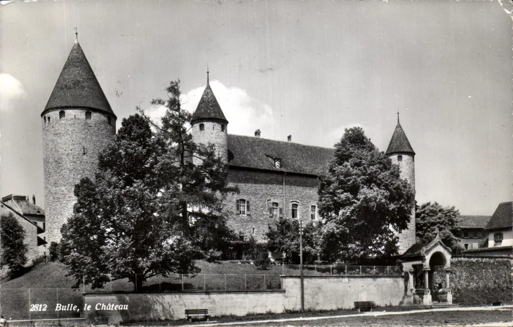 Bulle, o Castelo — vista do castelo com suas torres — Marcel Ronde, editor n°2812 - Frente