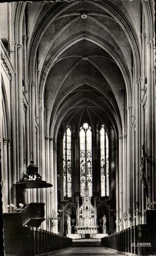 Interior da Igreja de São Vicente — Metz (Mosela) — A Garça - Frente