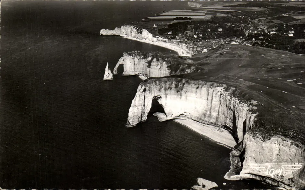 Étretat (Seine-Mme) — Visão Geral sobre as Portas — Edições Artaud & Delvert, Nantes - Frente