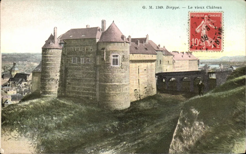 Dieppe — O velho Castelo — G. M. 1349 - Frente
