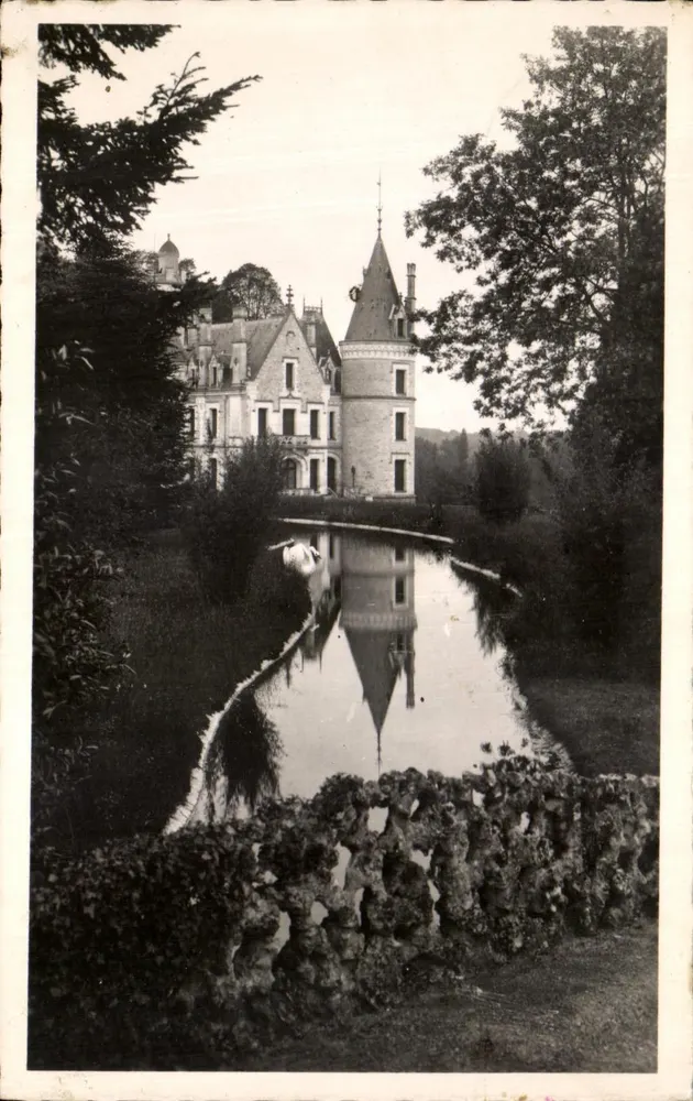 Schloss Ruffec — Ein Eckbereich des Parks — Foto Comilier Baron - Vorderseite