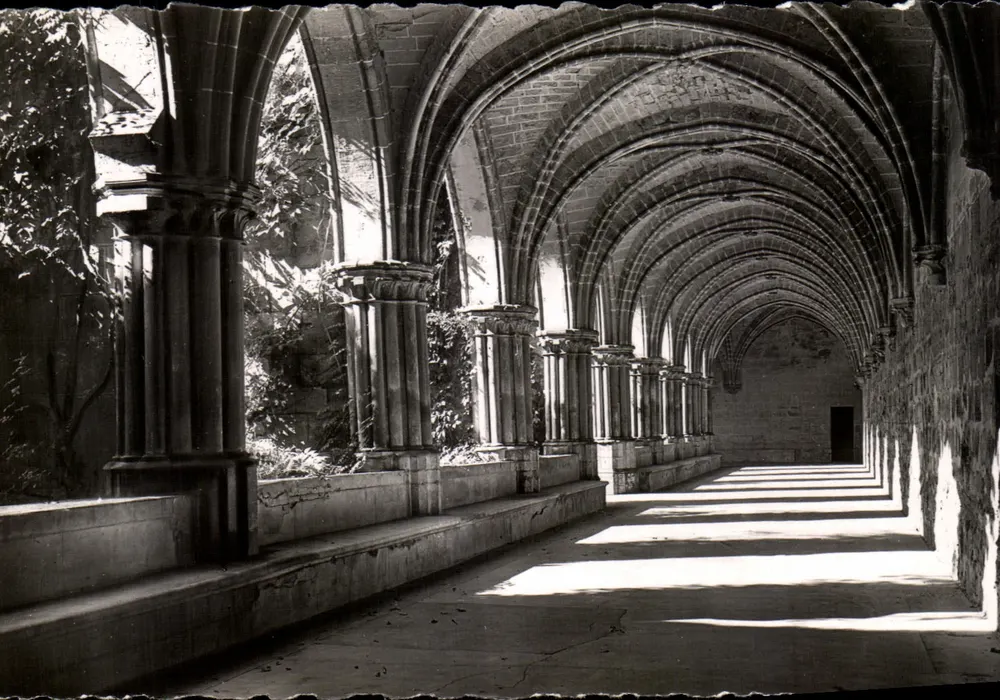 Ainiers-sur-Jise — O claustro — Abadia de Royaumont - Frente