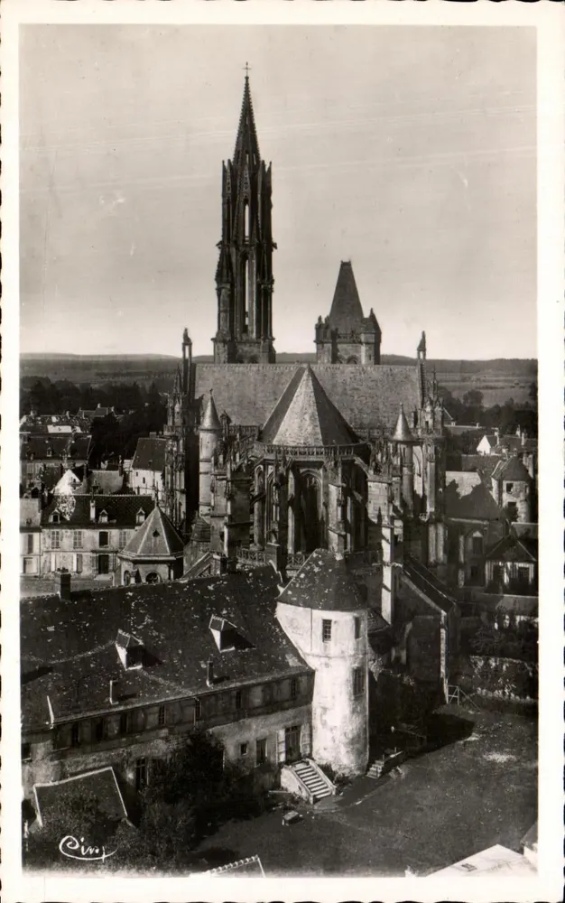 Senlis (Oise) — A Catedral (século XII) — Fotografia Combiier Macon - Frente