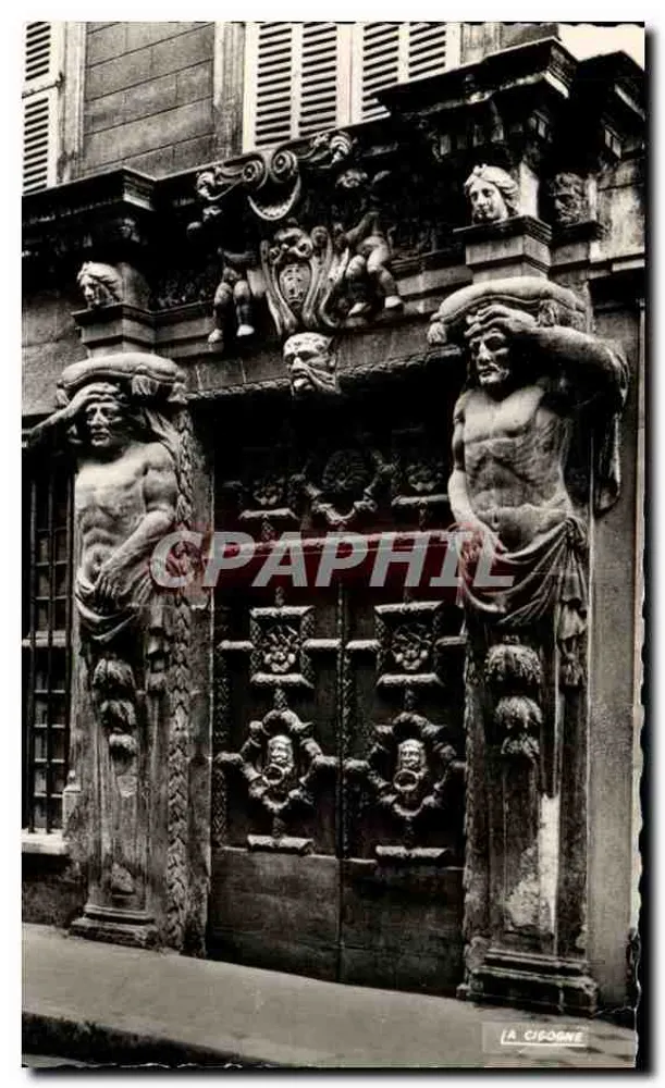 कैराटाइड्स के द्वार — फ्रेज़स — प्रकाशक ला सिगों - आगे