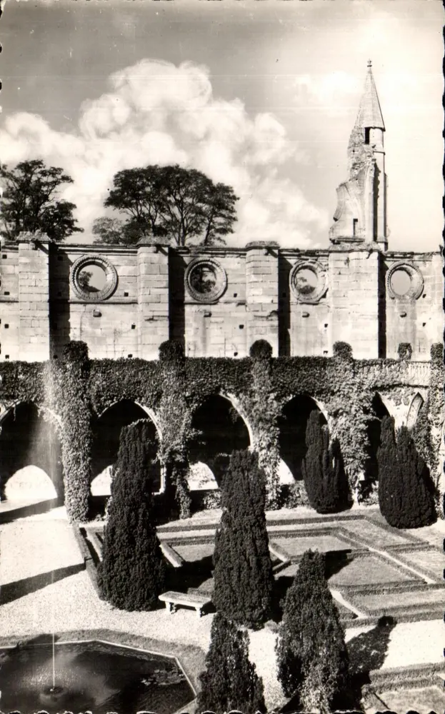 Abtei Royaumont — Der Cloister und die Turm - Vorderseite