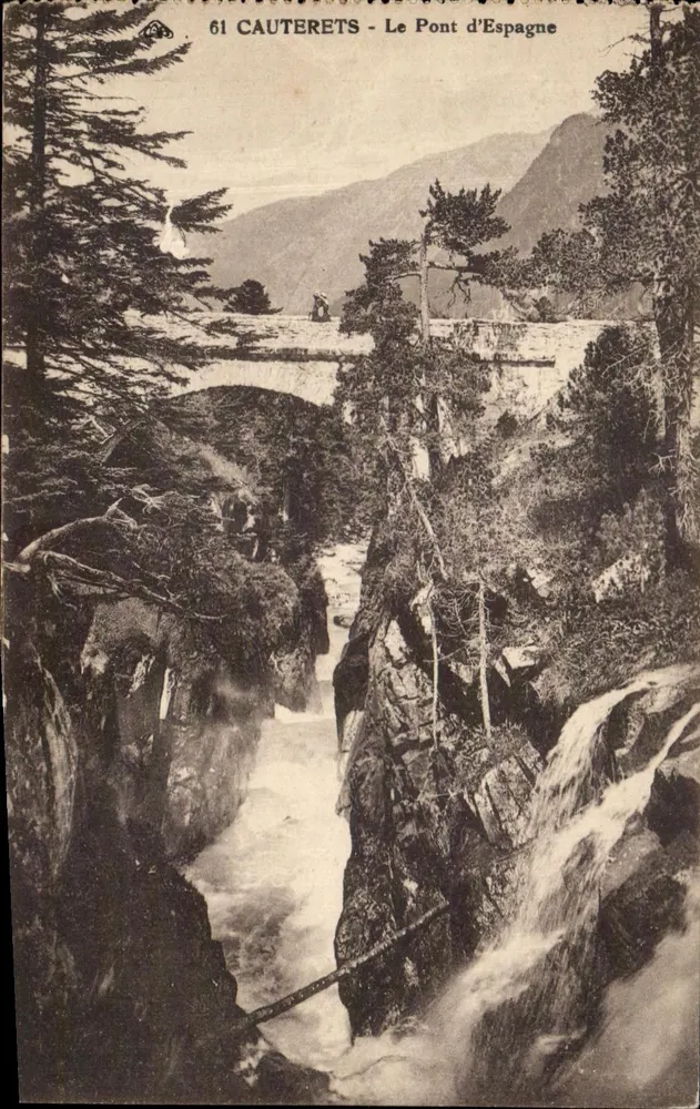 Cauterets - O Ponte da Espanha — Ponte de pedra sobre um canyon com cascata — n° 61 - Frente
