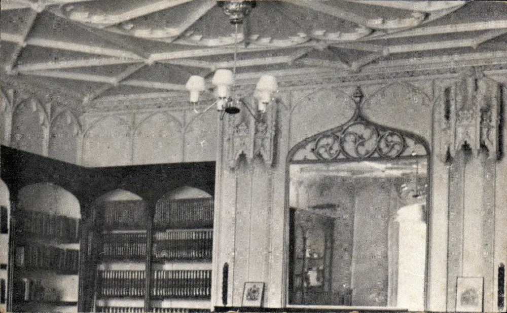 Interior de uma biblioteca — detalhes arquitetônicos e biblioteca — editor não identificado - Frente