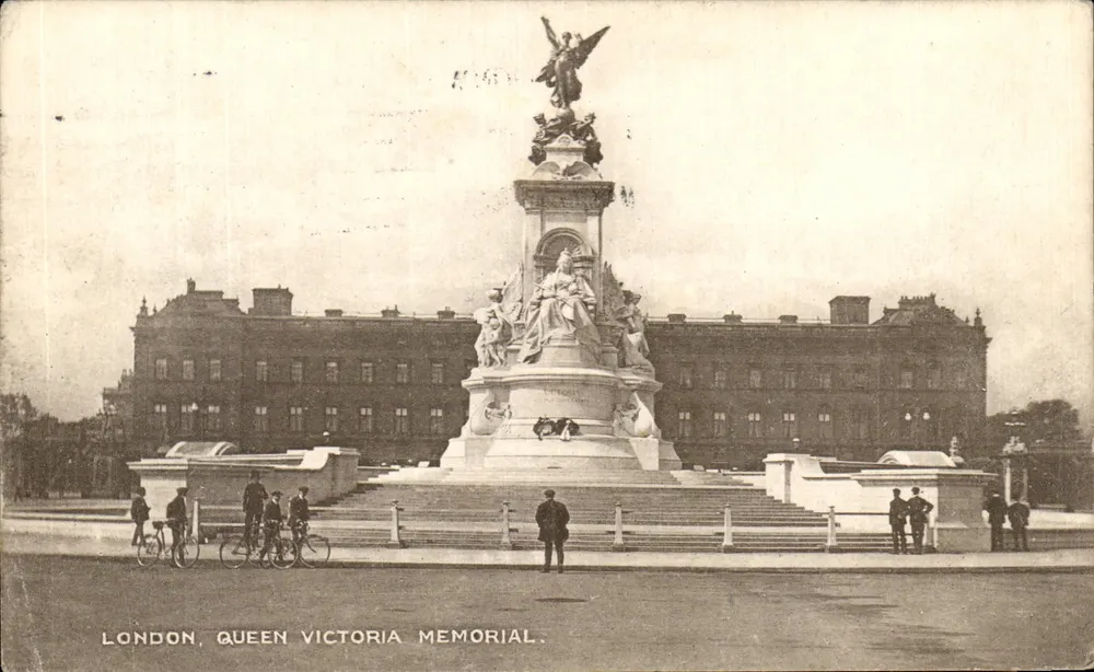 Londres, monumento da rainha Vitória — postal souvenir publicado por J.J. Corbyn, 889 York Street, Westminster, Londres S.W. - Frente