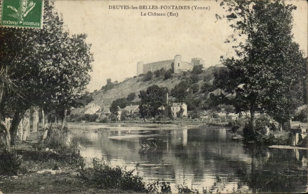 Druyes-les-Belles-Fontaines (Yonne) — O Castelo (Leste) — Editor L. Masse - Frente
