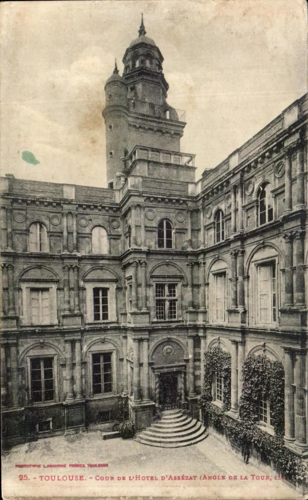 Hof des Hôtel d'Assézat (Ecke der Turm) — Toulouse — Phototyp Lacroix Frères Toulouse - Vorderseite