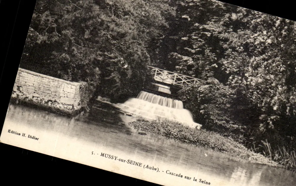 Mussy-sur-Seine (Aube) — Wasserfall am Fluss Seine — Edition H. Didier - Vorderseite