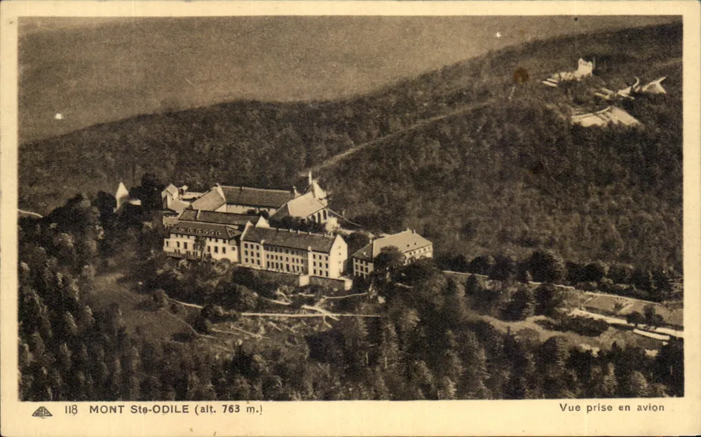 Mont Ste-Odile (Höhe 763 m.) — Ansicht aus der Luft — Verlag: Arts Photographiques de Strasbourg - Vorderseite