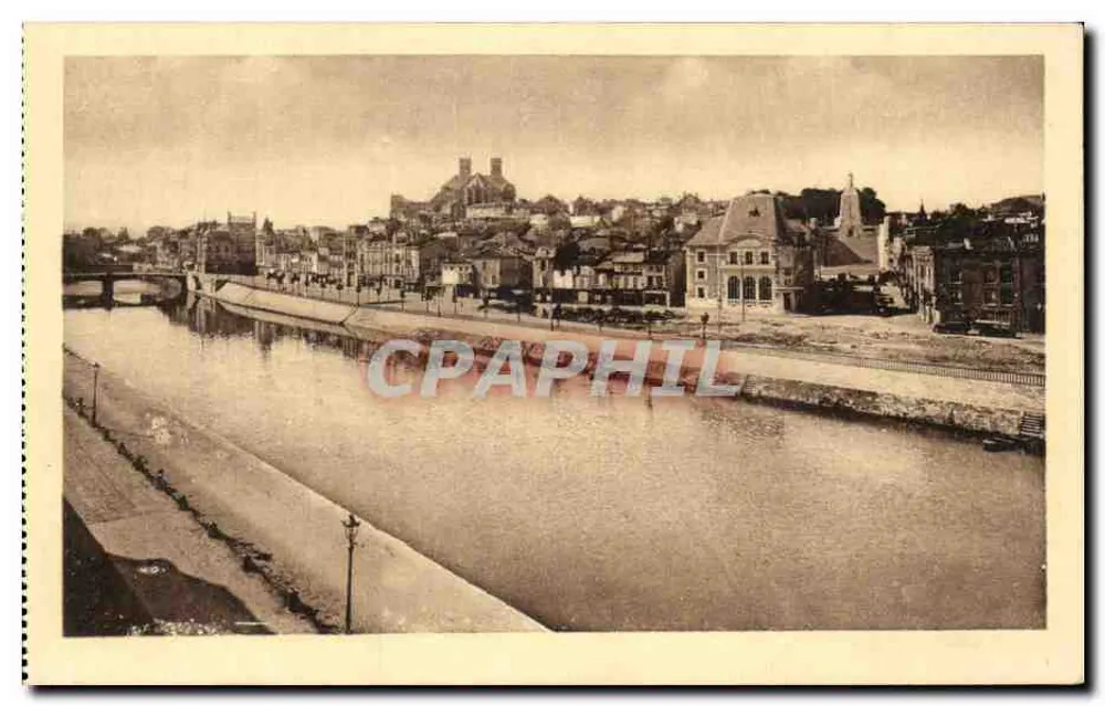 Verdun — Vista Geral sobre a Meuse — Catedral e Monumento à Vitória — Editor Verdun, n° 437 - Frente