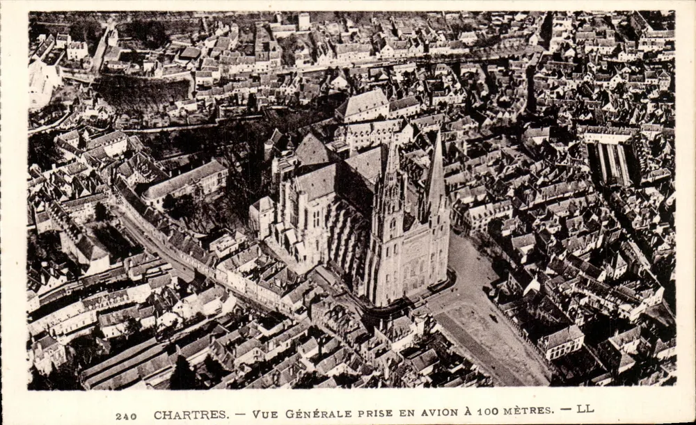Chartres — Vista Geral tirada de avião a 100 metros — LL - Frente