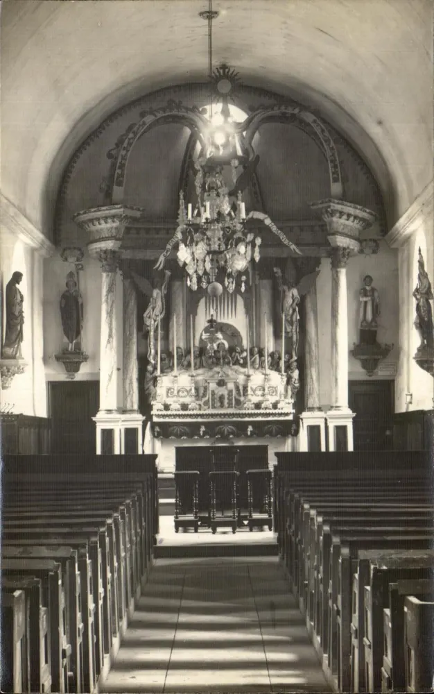Innenansicht einer Kirche — Altar und Chor — E. JARDIN, Condé-sur-Noireau (Calvados) - Vorderseite