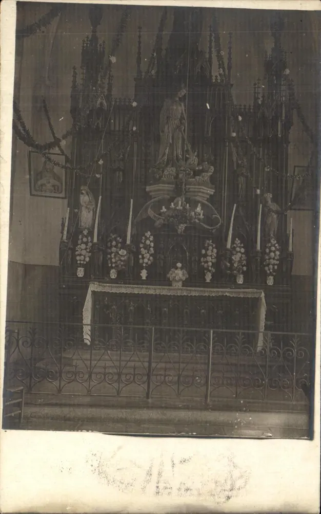Intérieur d'une église — autel avec statue de la Vierge — éditeur non visible - Frente