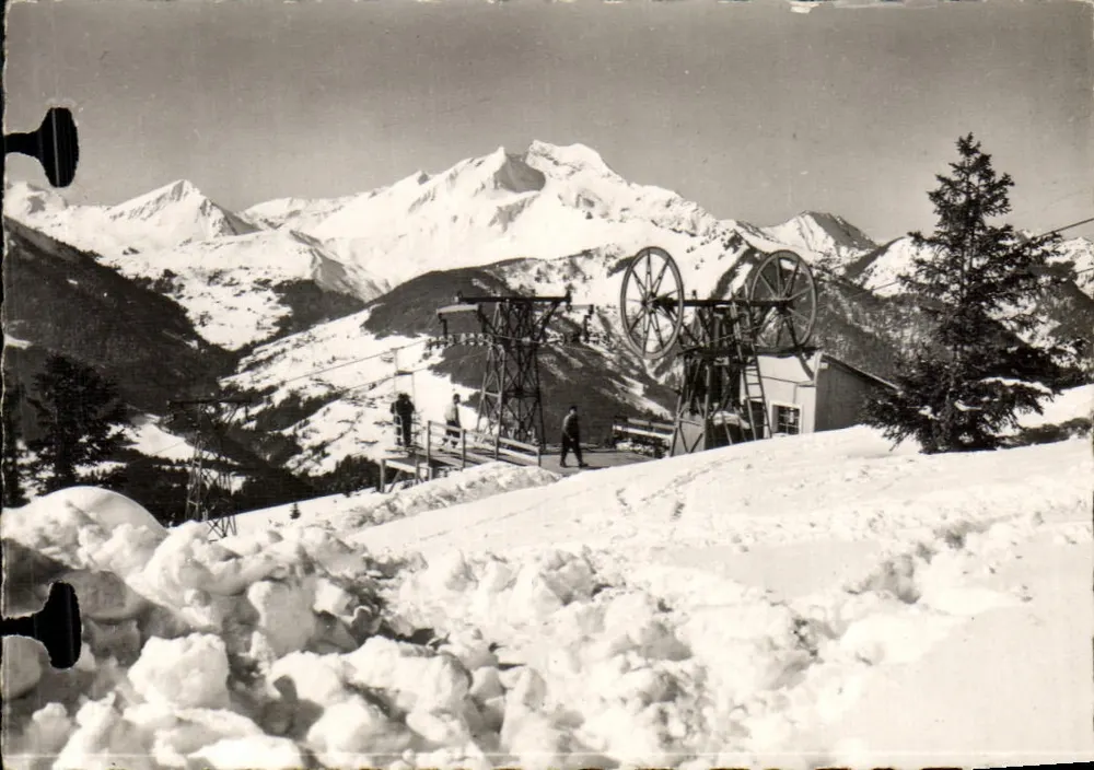 Chegada do Télébénne em Super-Morzine — Morzine (Alta Saboia) alt. 1000 m. - Frente