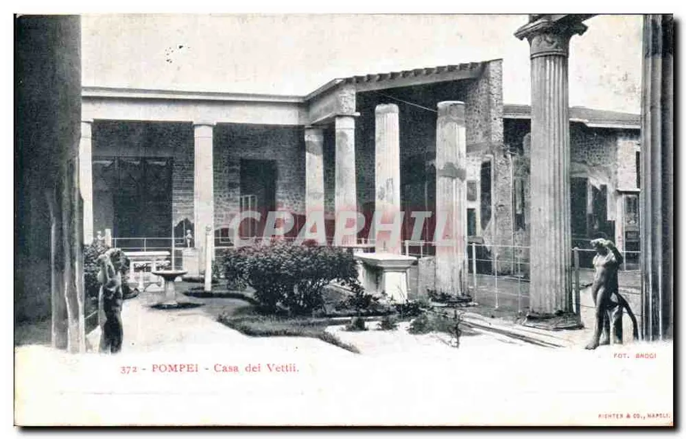 Pompeia - Casa dos Vettii — vista do jardim interno com colunas e estátuas — editor Richter & Co., Nápoles, n° 372 - Frente