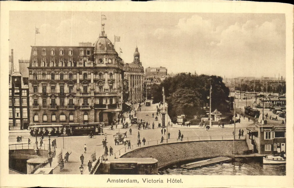 Amsterdã, Hotel Victoria — vista do hotel e do cais — J. Sledgraves, Amsterdã - Frente