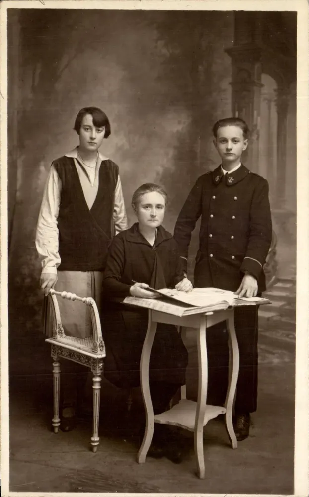 Drei junge Menschen — fotografischer Studio - Vorderseite