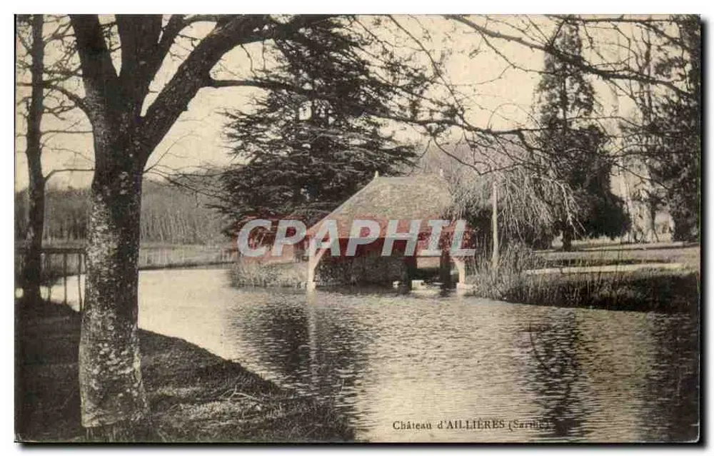 Castelo de Aillieres (Sarthe) — vista do castelo à beira de um lago — editor não visível - Frente