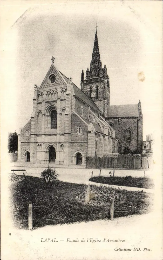 Laval — Fachada da Igreja de Avesnières — Coleções ND. Fot. - Frente