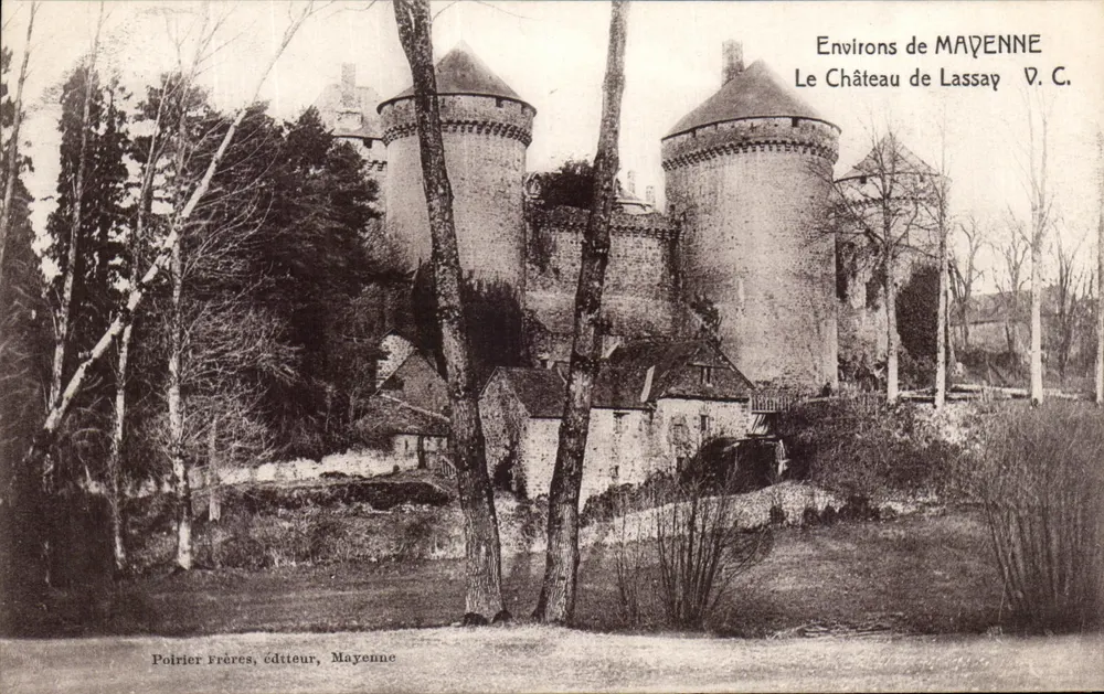 Arredores de MADENNE — O Castelo de Lassay — Poirier Frères, editor, Mayenne - Frente