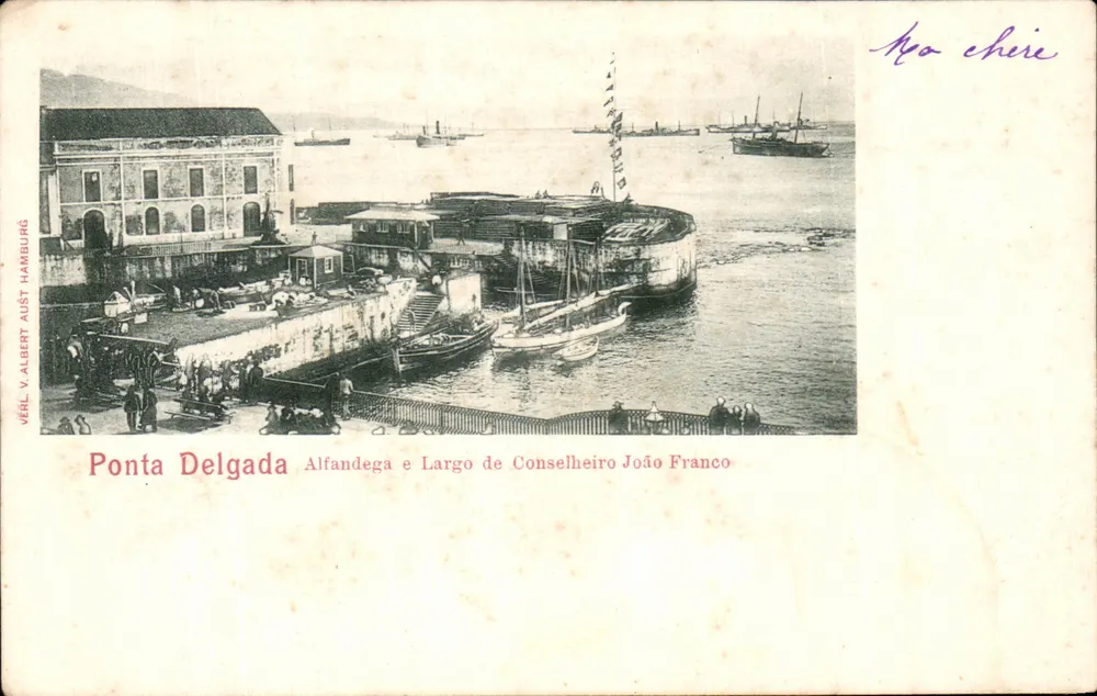 Ponta Delgada — Ansicht des Hafens mit dem Gebäude der Alfandega und dem Largo do Conselheiro João Franco — Verlag VÉR.L. V. ALBERT AUST HAMBURG - Vorderseite