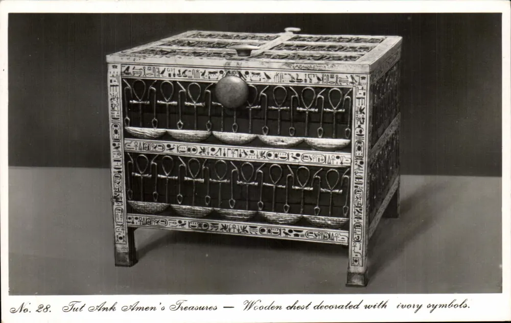 Tutankhamuns Schätze — Holzkiste mit Elfenbeinsymbolen — Nr. 28 — Ernst Landrock, Kairo - Vorderseite