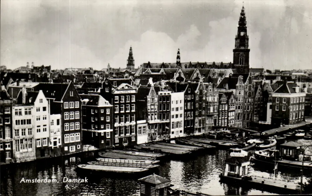 Amsterdam, Damrak — vista panorâmica das casas e do canal — editor Adesssen, n° 50 - Frente