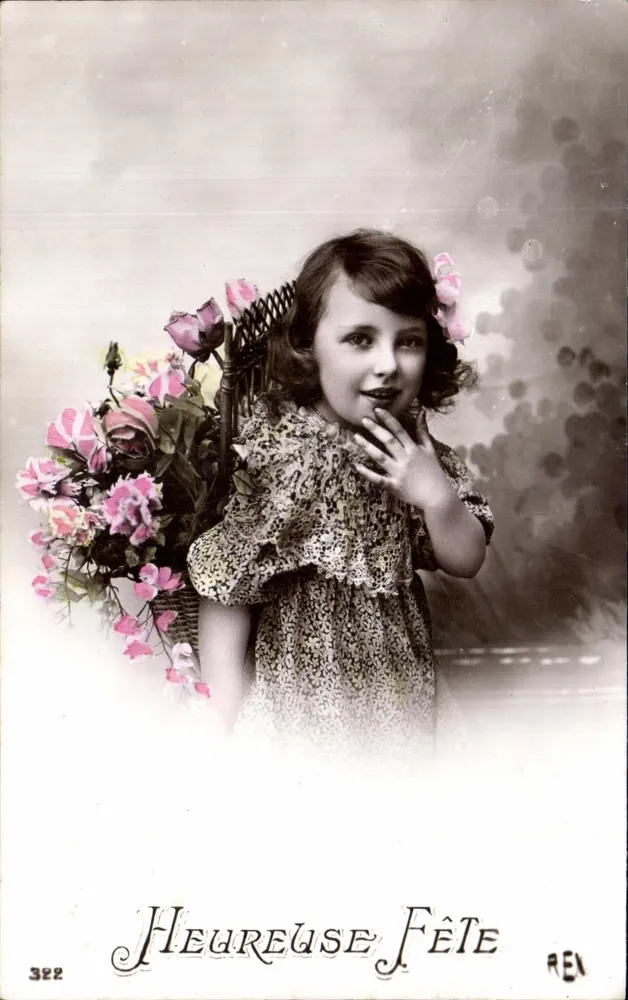 Lächelnde Mädchen mit Blumenbouquet — 'Glückliche Feier' — REI n°322 - Vorderseite