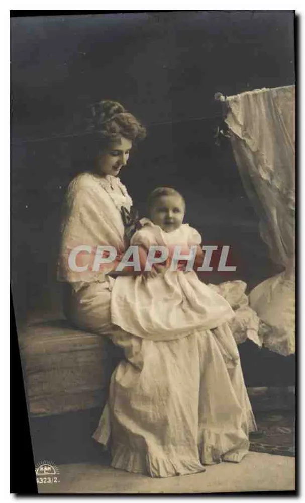 Frau mit Kind — Fotostudio — Verlag A. Riant, Paris, Nr. 1323/2 - Vorderseite