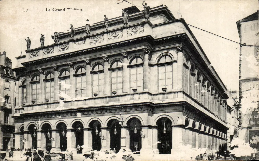 Le Grand Théâtre — façade néoclassique ornée de statues — éditeur Barrilier - Frente
