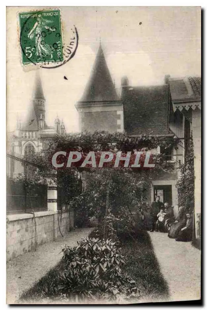 Jardin du château de Goulaine — vue avec groupe de personnes — éditeur imprimeur non visible - Frente