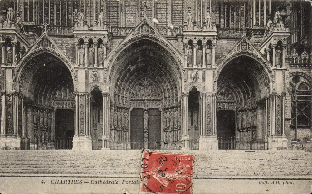 Chartres — Catedral. Portal — Coll. A D, fot. - Frente