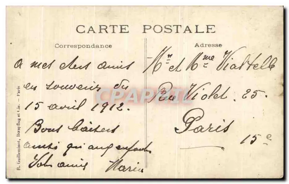 Grupo de pessoas — diante de uma parede rochosa com vegetação — editor R. Guillenmini, Paris - Verso